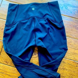 Lululemon Navy blue cropped yoga Pants - SZ 6